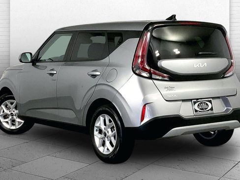 Certified 2025 Kia Soul LX w/ LX Technology Package FWD image 11