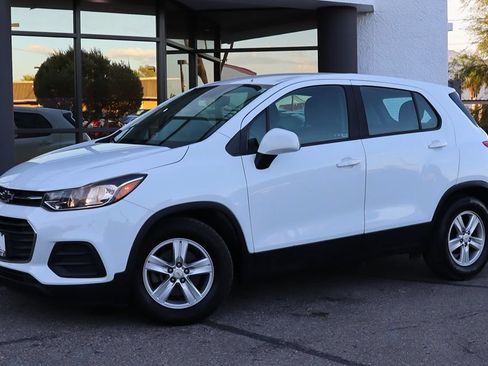 Used 2020 Chevrolet Trax LS FWD image 3