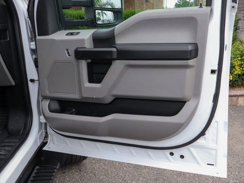 Used 2019 Ford F550 2WD Regular Cab Super Duty image 39