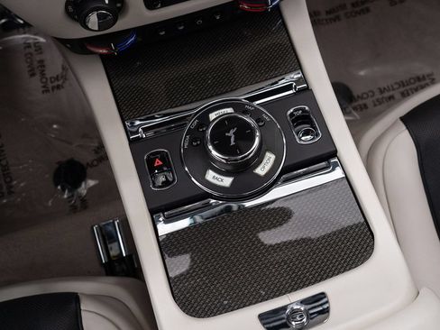 Certified 2018 Rolls-Royce Dawn RWD image 39