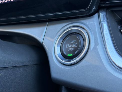 Used 2025 Chevrolet Trax LT FWD image 19