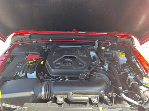 Used 2025 Jeep Wrangler Unlimited Sahara AWD/4WD image 27
