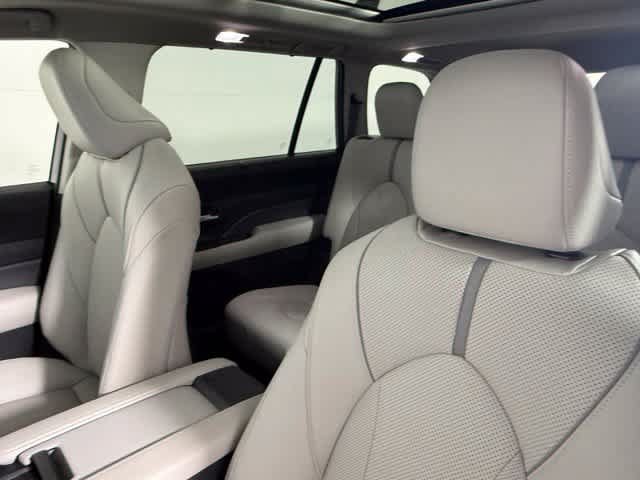 Used 2026 Toyota Grand Highlander AWD image 33