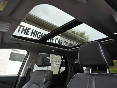 Used 2023 Honda Pilot Elite image 3
