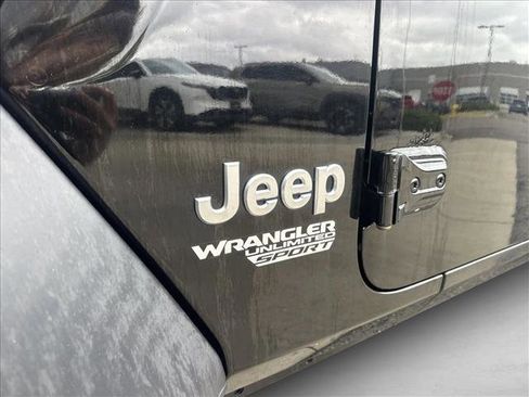 Used 2018 Jeep Wrangler Unlimited Sport AWD/4WD image 10