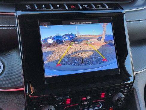 Used 2024 Jeep Grand Cherokee Altitude image 28