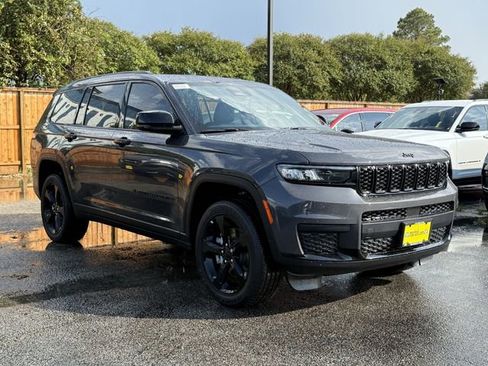 New 2025 Jeep Grand Cherokee L Altitude RWD image 2