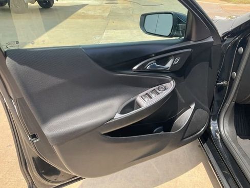 Used 2022 Chevrolet Malibu LT FWD image 5