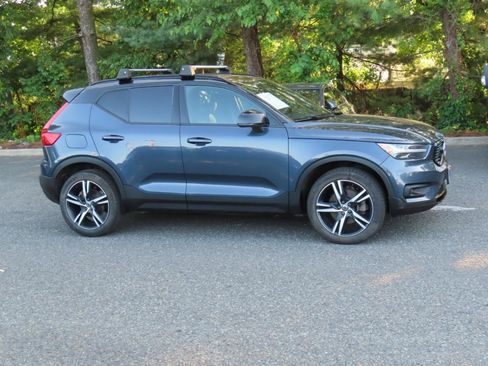 Used 2022 Volvo XC40 T5 R-Design w/ Climate Package AWD/4WD image 7