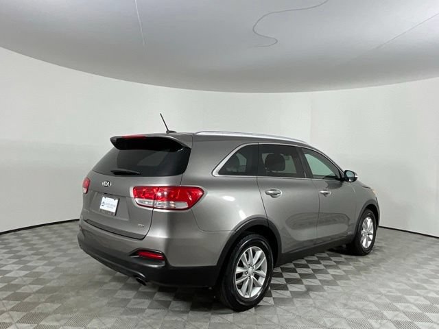 Used 2017 Kia Sorento AWD image 4