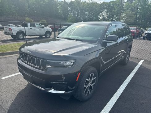 Used 2024 Jeep Grand Cherokee L Limited w/ Luxury Tech Group II image 2