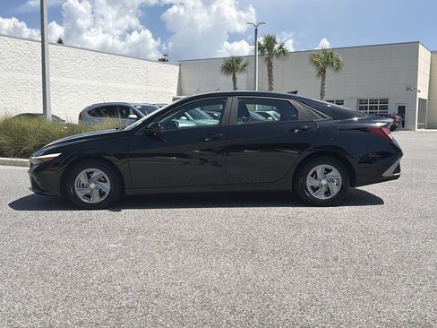 Used 2024 Hyundai Elantra SE FWD image 4