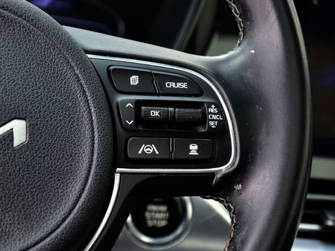 Used 2022 Kia Niro Touring Special Edition FWD image 22