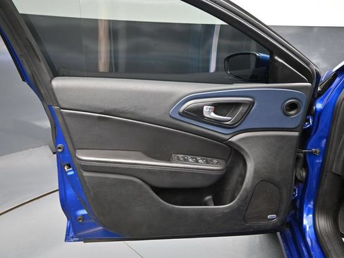 Used 2015 Chrysler 200 S w/ Navigation & Sound Group I FWD image 10