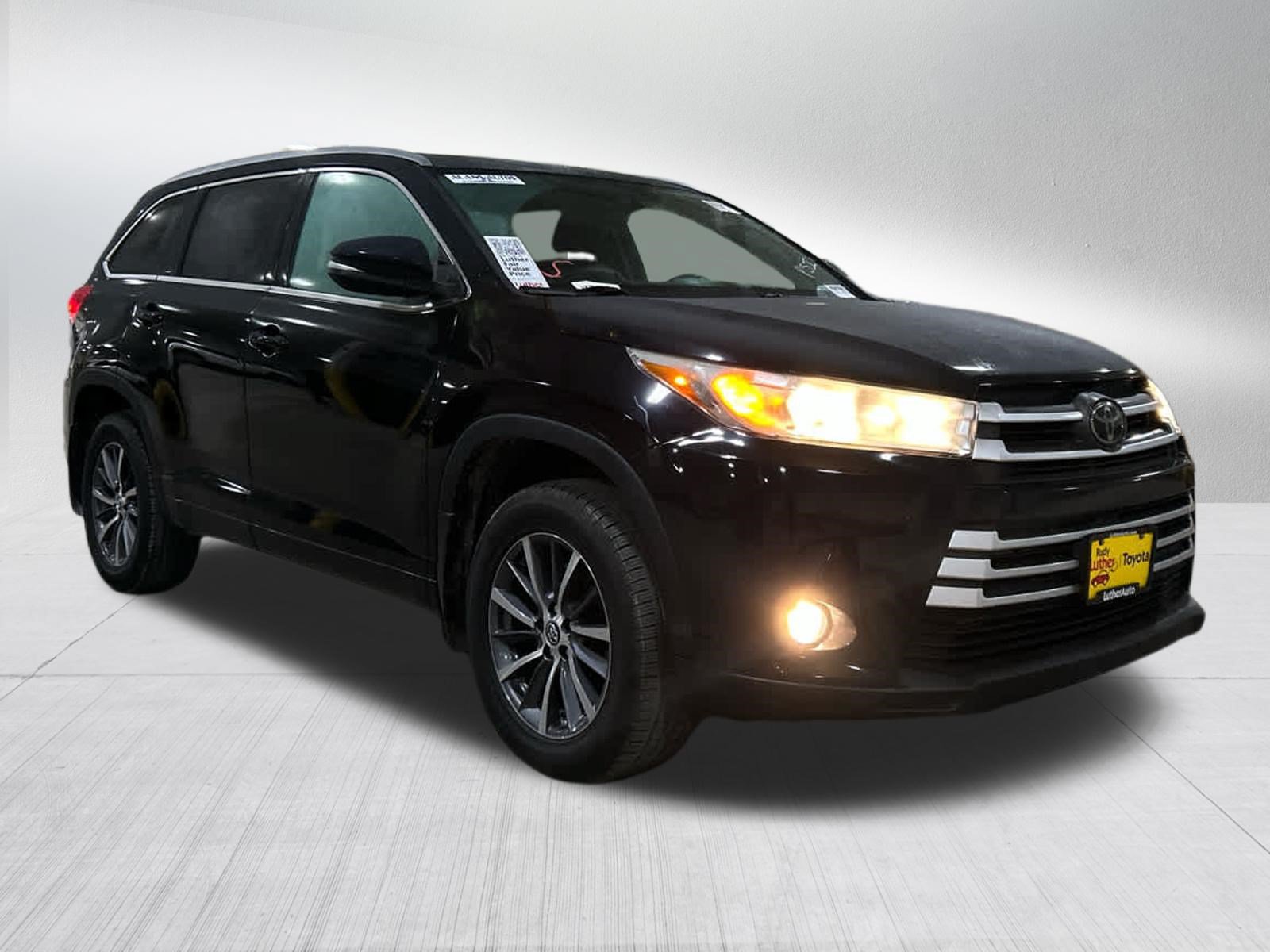 Used 2018 Toyota Highlander XLE AWD/4WD image 3