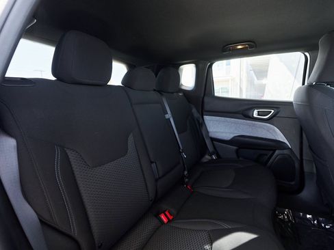 Used 2023 Jeep Compass Sport image 27