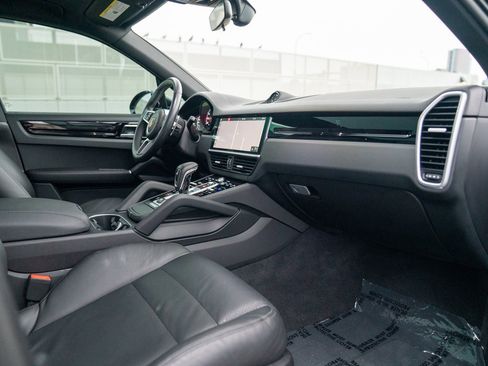 Used 2019 Porsche Cayenne image 25