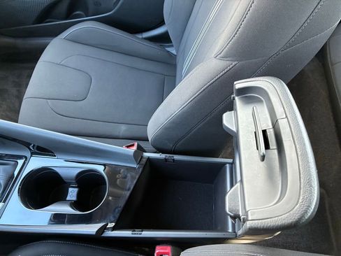 Used 2023 Hyundai Elantra SEL w/ Convenience Package image 32