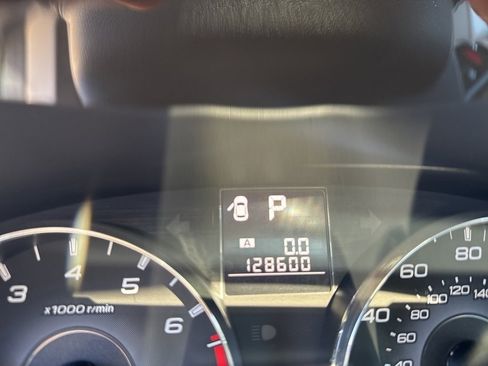 Used 2011 Subaru Outback 2.5i Premium image 9