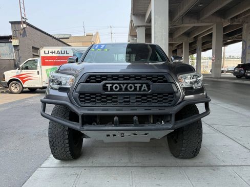 Used 2017 Toyota Tacoma TRD Off-Road w/ Tow Package AWD/4WD image 2