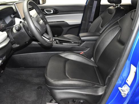 Used 2025 Jeep Compass Limited AWD/4WD image 13
