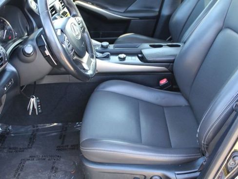 Used 2018 Lexus IS 300 image 32