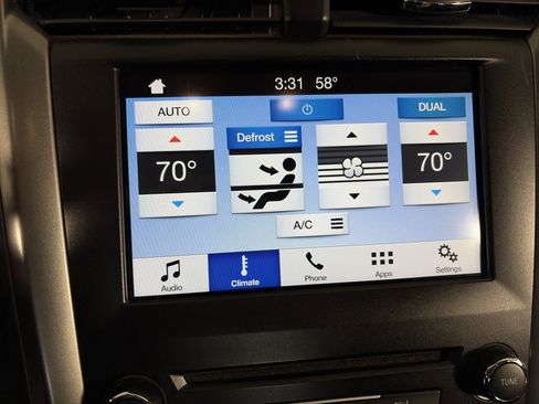 Used 2018 Ford Fusion SE w/ Fusion SE Technology Package FWD image 18