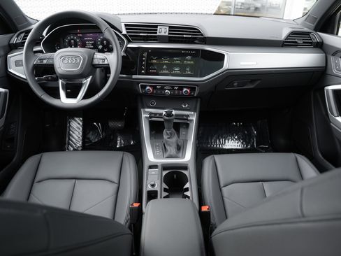New 2025 Audi Q3 2.0T Premium image 8