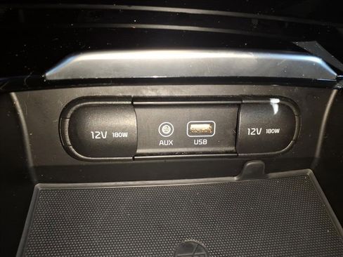 Used 2017 Kia Cadenza Premium w/ Luxury Package image 23