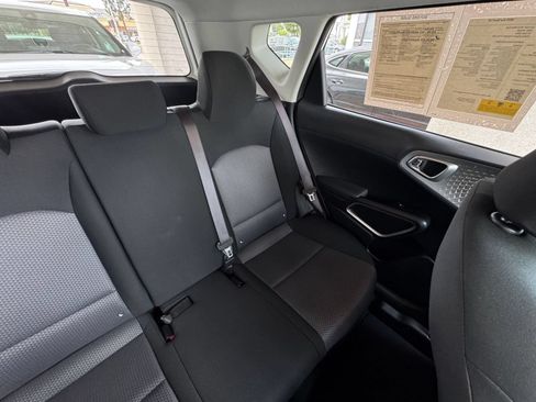 Used 2025 Kia Soul LX w/ LX Technology Package FWD image 35