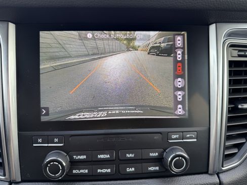 Certified 2017 Porsche Macan S image 28