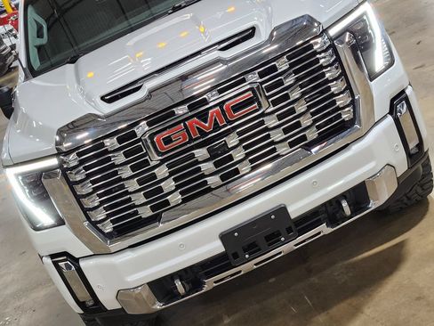 Used 2024 GMC Sierra 2500 Denali w/ Denali Reserve Package AWD/4WD image 19