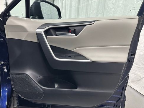 Used 2025 Toyota RAV4 XLE Premium image 54