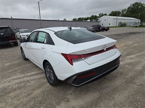 New 2025 Hyundai Elantra Blue image 8