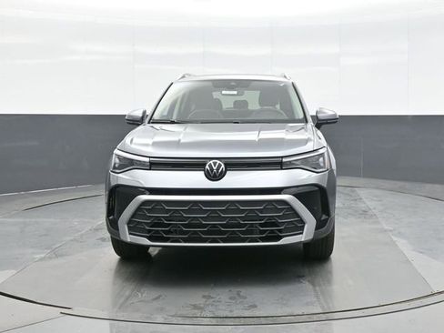 New 2026 Volkswagen Taos SE image 2