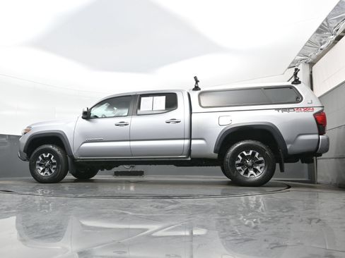 Used 2018 Toyota Tacoma TRD Off-Road w/ Technology Package AWD/4WD image 26