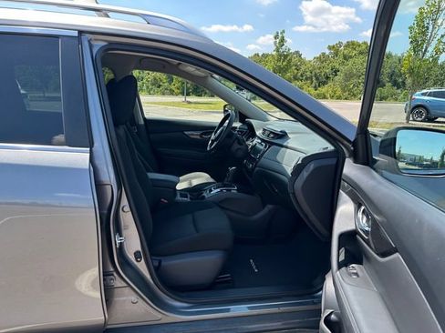 Used 2019 Nissan Rogue SV FWD image 19
