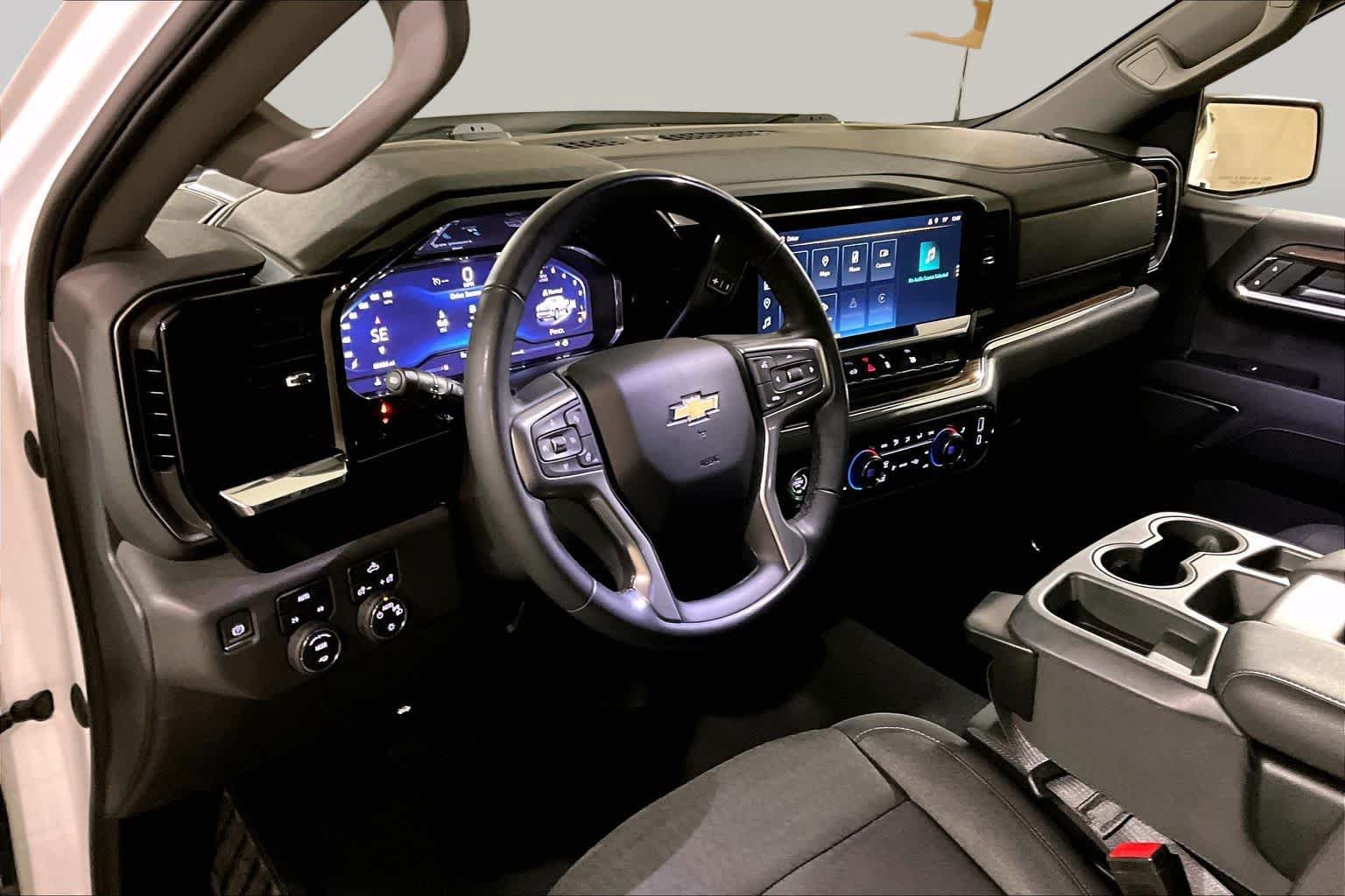 Used 2023 Chevrolet Silverado 1500 LT AWD/4WD image 16