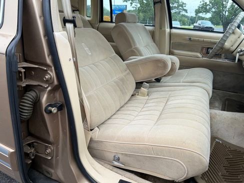 Used 1991 Lincoln Town Car Executive RWD image 9