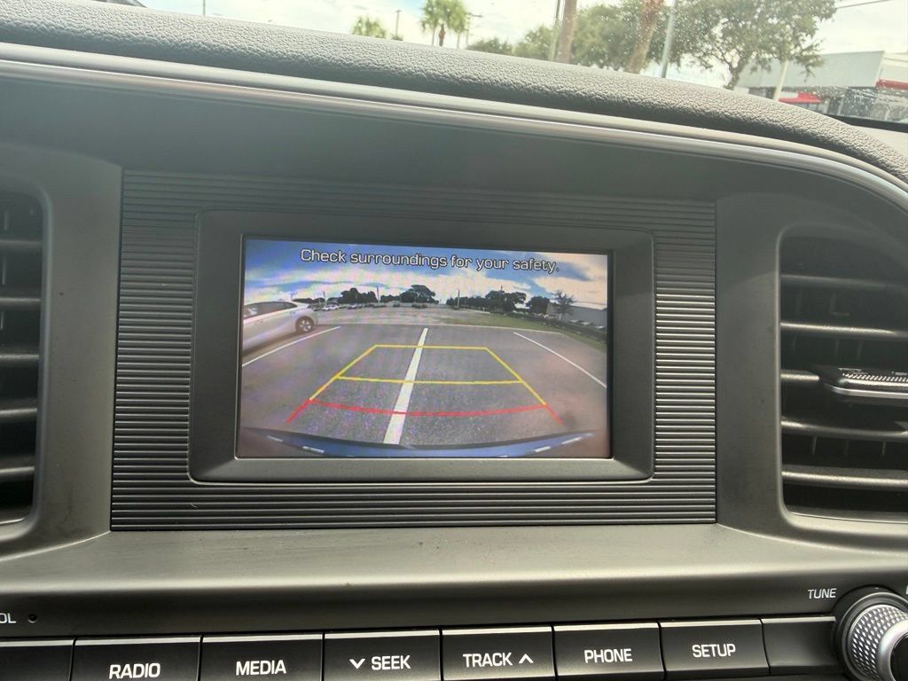 Used 2020 Hyundai Elantra SE FWD image 15