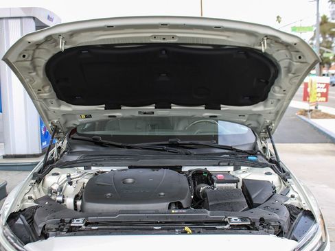 Used 2020 Volvo V60 T5 Momentum w/ Protection Package Premier image 40