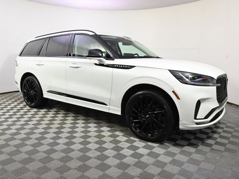 New 2026 Lincoln Aviator Reserve image 8