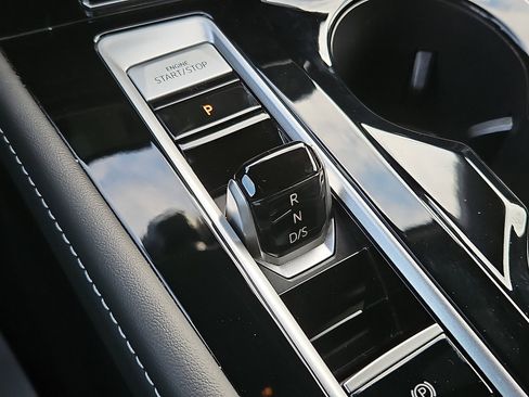 Used 2025 Volkswagen Atlas Cross Sport SE image 14