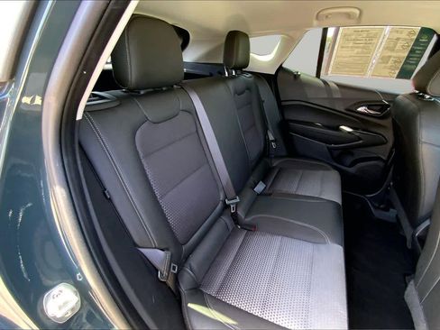 Used 2025 Chevrolet Trax LT FWD image 19