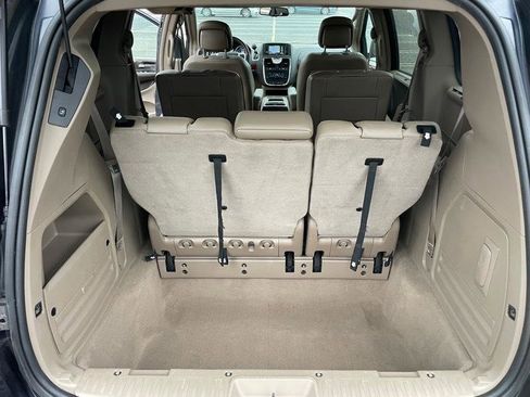 Used 2014 Chrysler Town & Country Touring image 15