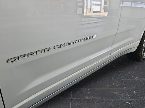 Used 2022 Jeep Grand Cherokee L Overland w/ Luxury Tech Group IV AWD/4WD image 48