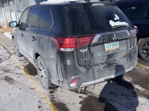 Used 2018 Mitsubishi Outlander ES image 3