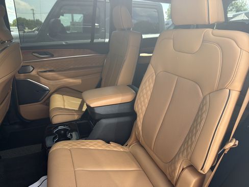 Used 2021 Jeep Grand Cherokee L Summit AWD/4WD image 15