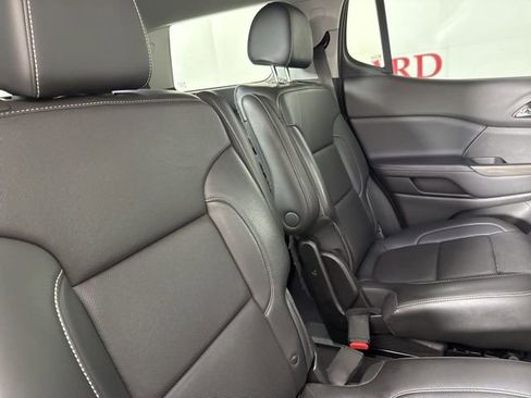 Used 2021 GMC Acadia SLT w/ Premium Package image 18