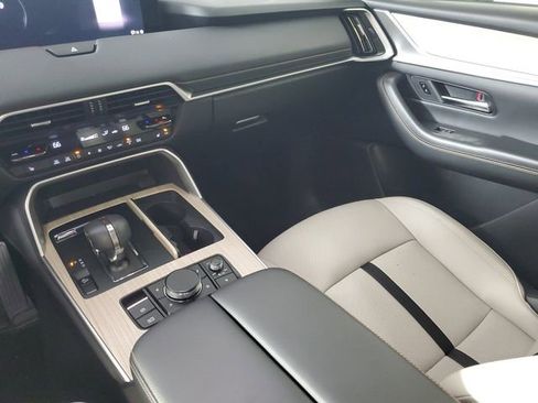 Certified 2025 MAZDA CX-90 3.3 Turbo w/ Preferred Package image 17